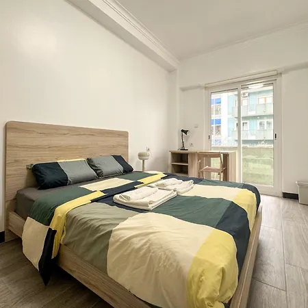 Double Bed In Arroios ホームステイ リスボン