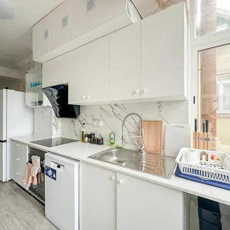 Double Bed In Arroios * Lisbon